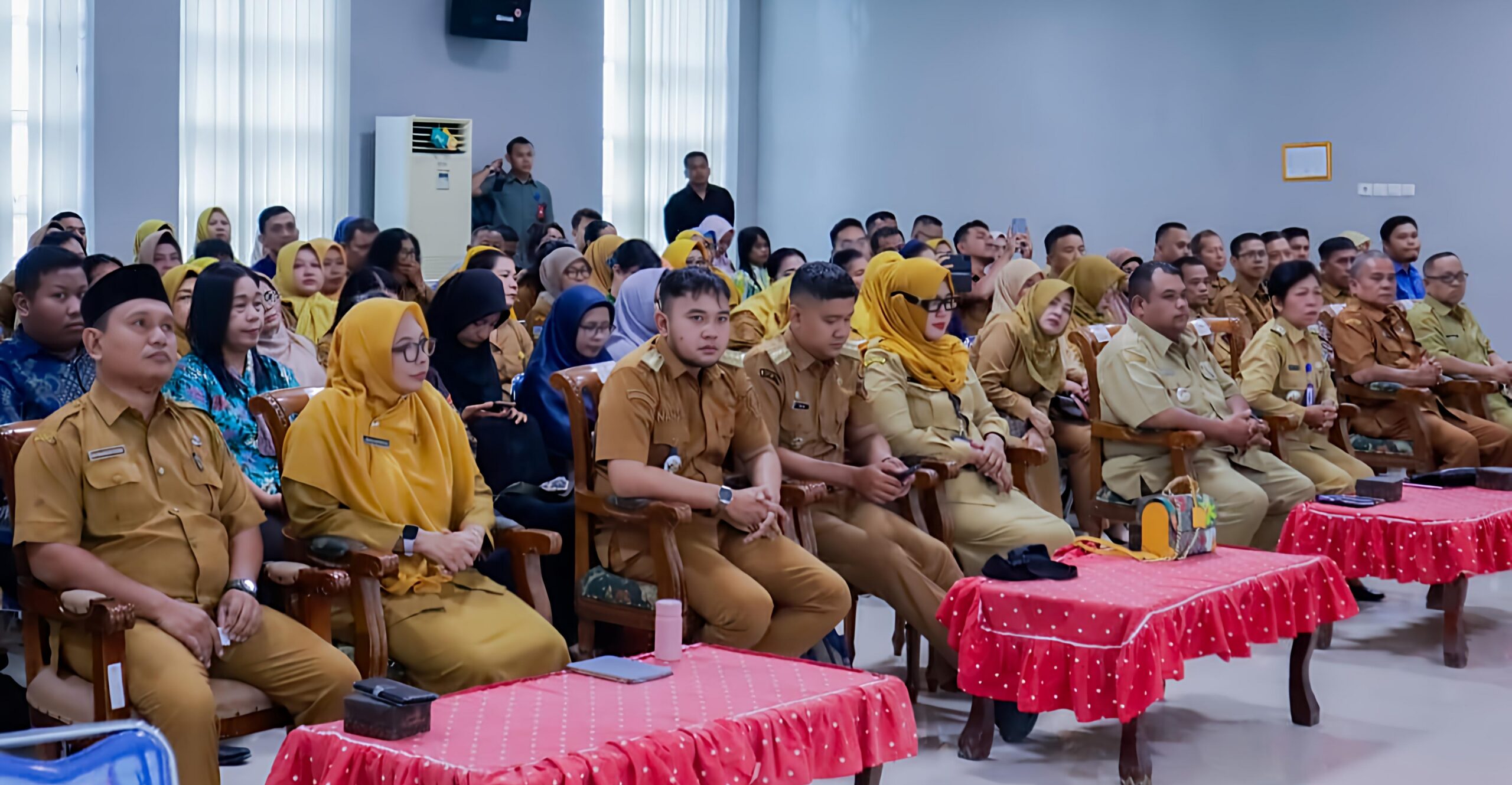 WALI KOTA TEBING TINGGI MINTA KEPALA SEKOLAH BEKERJA ADAPTIF DAN BERINTEGRITAS, SAAT SERAHKAN SK PROGRAM INDONESIA PINTAR - IMG 20260818 181432 scaled