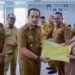 WALI KOTA TEBING TINGGI MINTA KEPALA SEKOLAH BEKERJA ADAPTIF DAN BERINTEGRITAS, SAAT SERAHKAN SK PROGRAM INDONESIA PINTAR