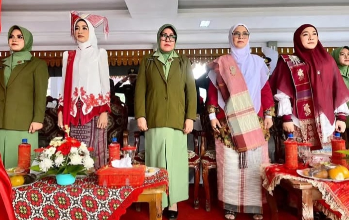 JAJARAN DWP TEBING TINGGI HADIRI PENGIBARAN DAN PENURUNAN BENDERA DI LAPANGAN MERDEKA 3 JAJARAN DWP TEBING TINGGI HADIRI PENGIBARAN DAN PENURUNAN BENDERA DI LAPANGAN MERDEKA - IMG 20260818 220811