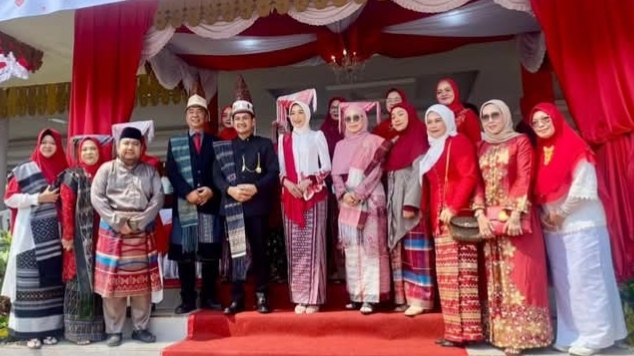 JAJARAN DWP TEBING TINGGI HADIRI PENGIBARAN DAN PENURUNAN BENDERA DI LAPANGAN MERDEKA 4 JAJARAN DWP TEBING TINGGI HADIRI PENGIBARAN DAN PENURUNAN BENDERA DI LAPANGAN MERDEKA - IMG 20260818 220921