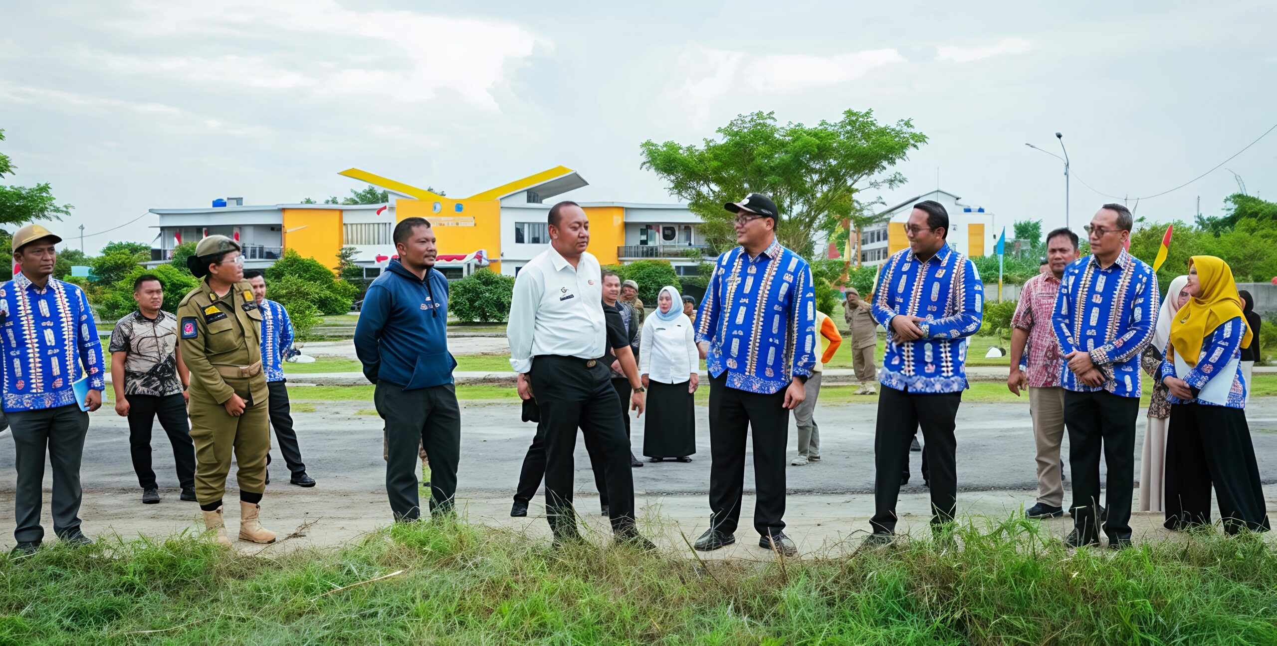 Pemkab Deli Serdang Mengganti Karangan Bunga HUT Ke-81 RI Dengan Menanam Pohon Alpukat 6 Pemkab Deli Serdang Mengganti Karangan Bunga HUT Ke-81 RI Dengan Menanam Pohon Alpukat - IMG 20260820 212022 scaled