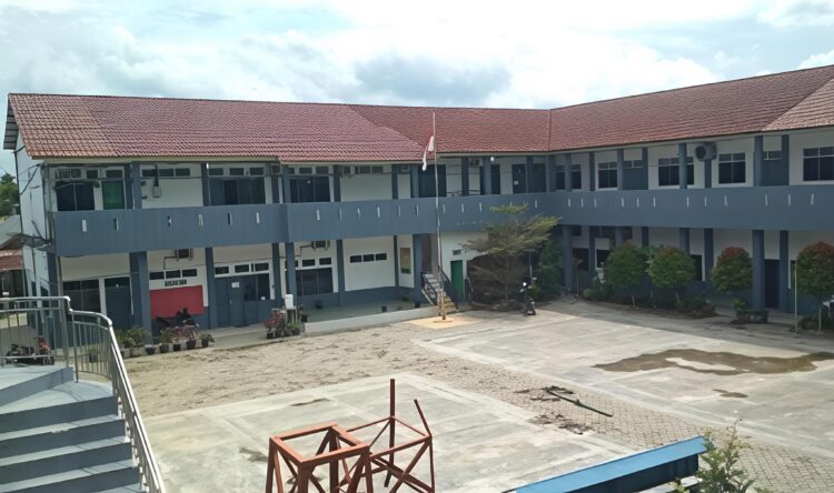 Gedung SMK Negeri I Tanjung Pura Direhab Dengan Anggaran Rp. 2,4 Milyar 2 Gedung SMK Negeri I Tanjung Pura Direhab Dengan Anggaran Rp. 2,4 Milyar
