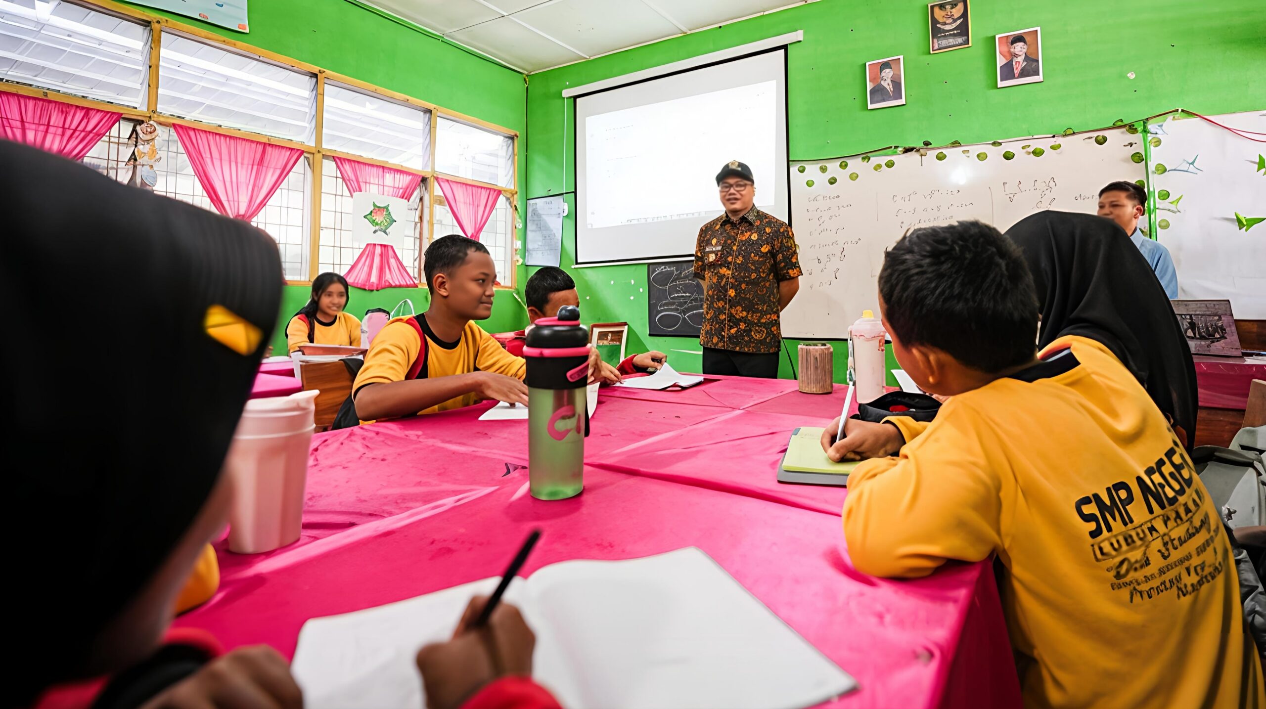 Bupati Asri Ludin Tinjau Kegiatan Ekstrakurikuler Dan Fasilitas Pendukung Kreativitas Siswa Di SMPN 2 Lubuk Pakam 3 Bupati Asri Ludin Tinjau Kegiatan Ekstrakurikuler Dan Fasilitas Pendukung Kreativitas Siswa Di SMPN 2 Lubuk Pakam - IMG 20260822 235159 scaled