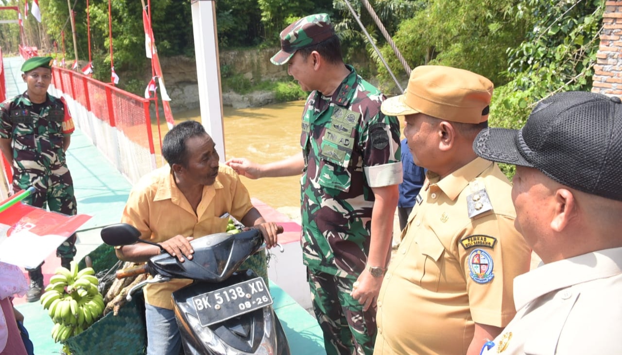 Pangdam I/Bukit Barisan Mayjen TNI Hendy Antariksa Resmikan Jembatan Gantung Perintis Dan Tinjau Pembangunan Sumur Bor Di Deli Serdang 3 Pangdam I/Bukit Barisan Mayjen TNI Hendy Antariksa Resmikan Jembatan Gantung Perintis Dan Tinjau Pembangunan Sumur Bor Di Deli Serdang - IMG 20260824 223952