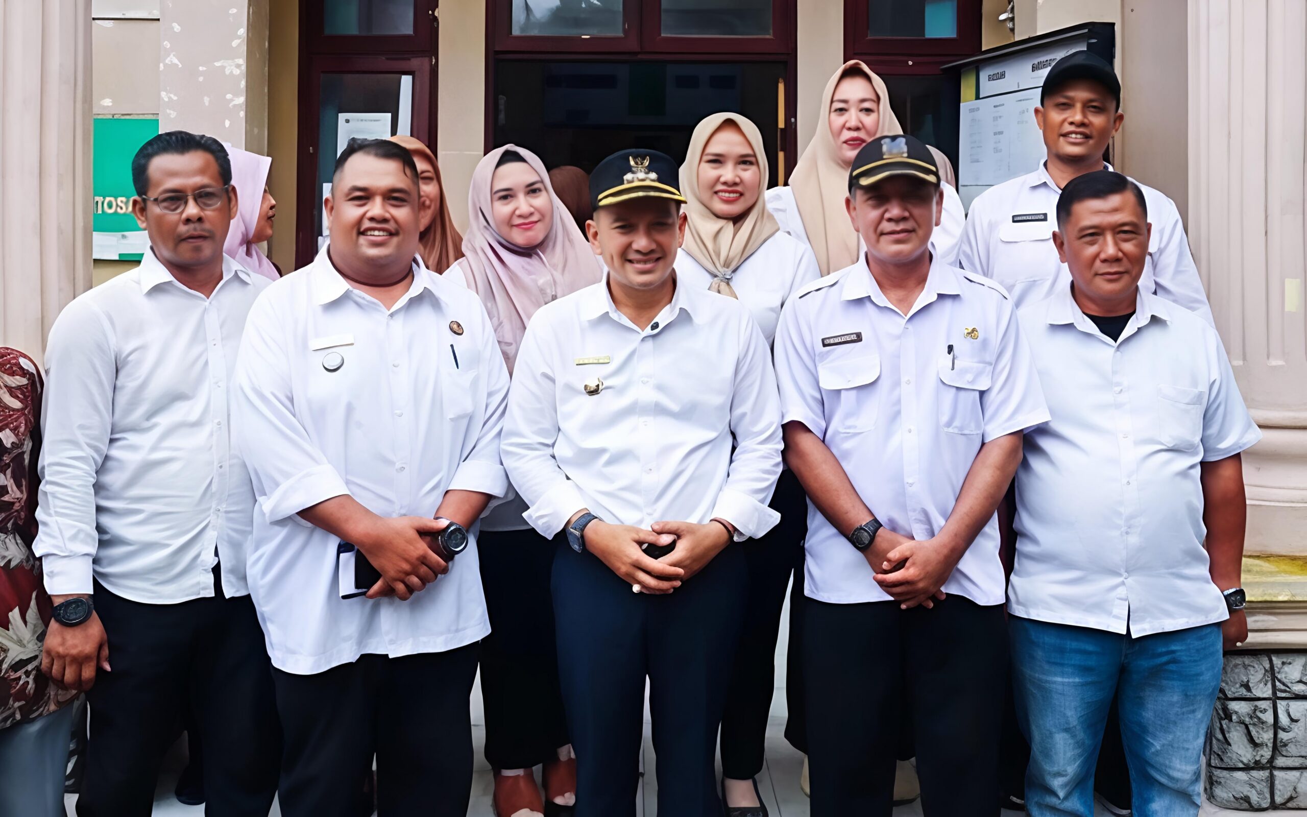 Wali Kota Tebing Tinggi Tinjau Penyaluran Beras Di Kelurahan Mekar Sentosa, Pastikan Bantuan Tepat Sasaran  - IMG 20260828 074124 scaled