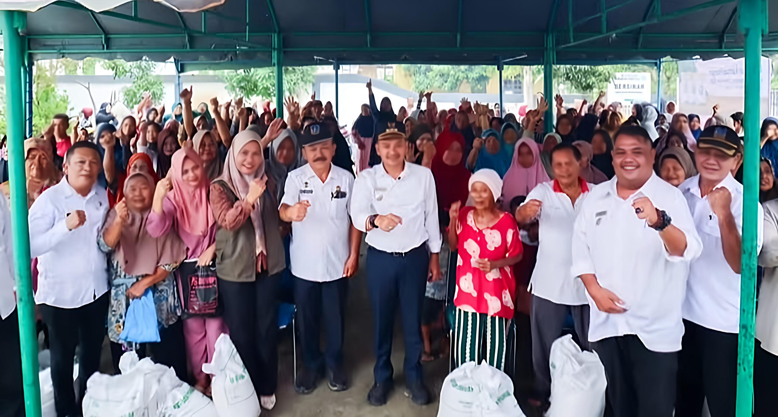 Wali Kota Tebing Tinggi Tinjau Penyaluran Beras Di Kelurahan Mekar Sentosa, Pastikan Bantuan Tepat Sasaran  - IMG 20260828 074258 scaled