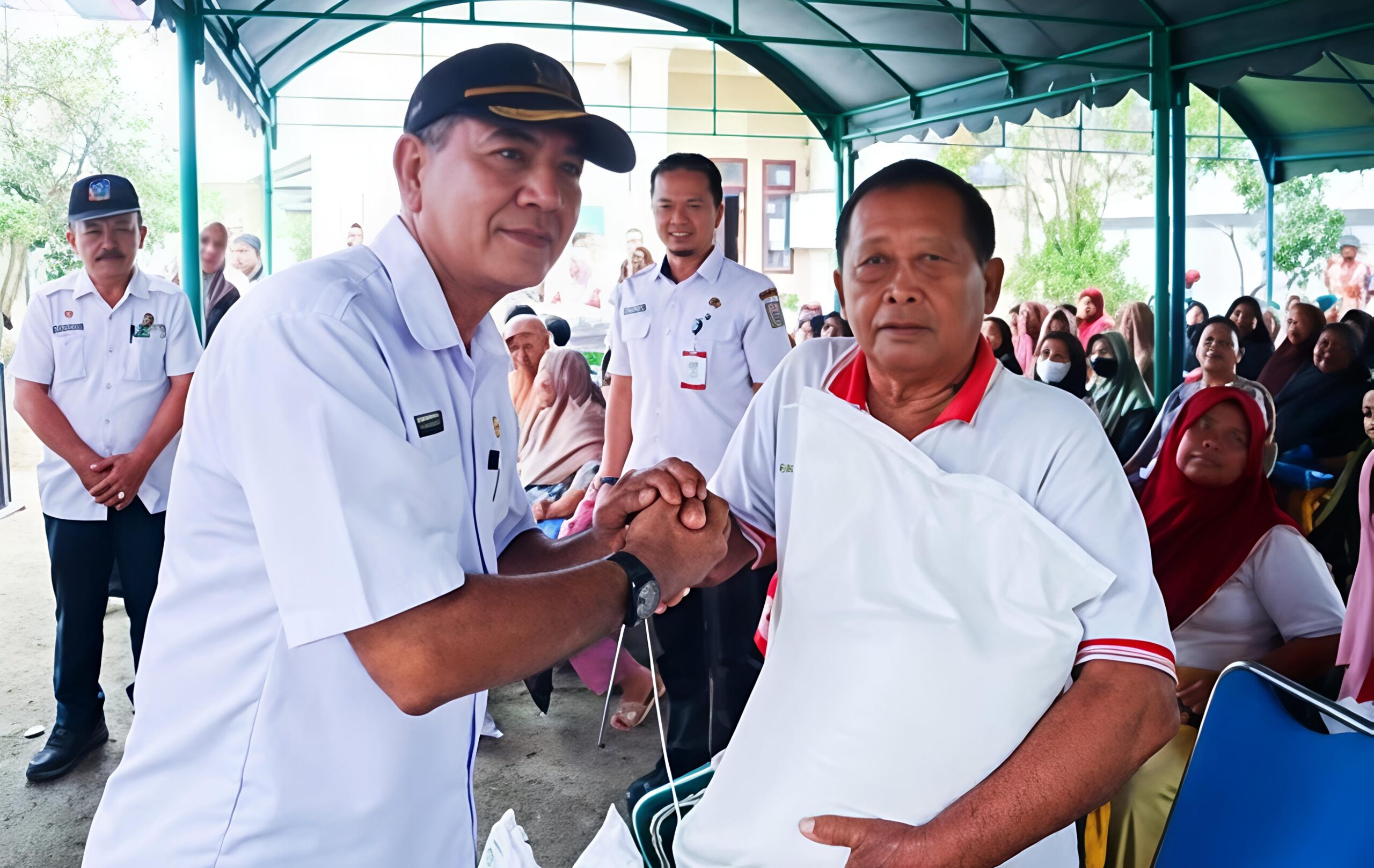 Wali Kota Tebing Tinggi Tinjau Penyaluran Beras Di Kelurahan Mekar Sentosa, Pastikan Bantuan Tepat Sasaran  - IMG 20260828 074353 scaled