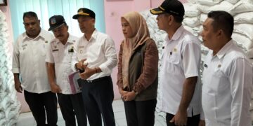 Wali Kota Tebing Tinggi Tinjau Penyaluran Beras Di Kelurahan Mekar Sentosa, Pastikan Bantuan Tepat Sasaran 16 Wali Kota Tebing Tinggi Tinjau Penyaluran Beras Di Kelurahan Mekar Sentosa, Pastikan Bantuan Tepat Sasaran