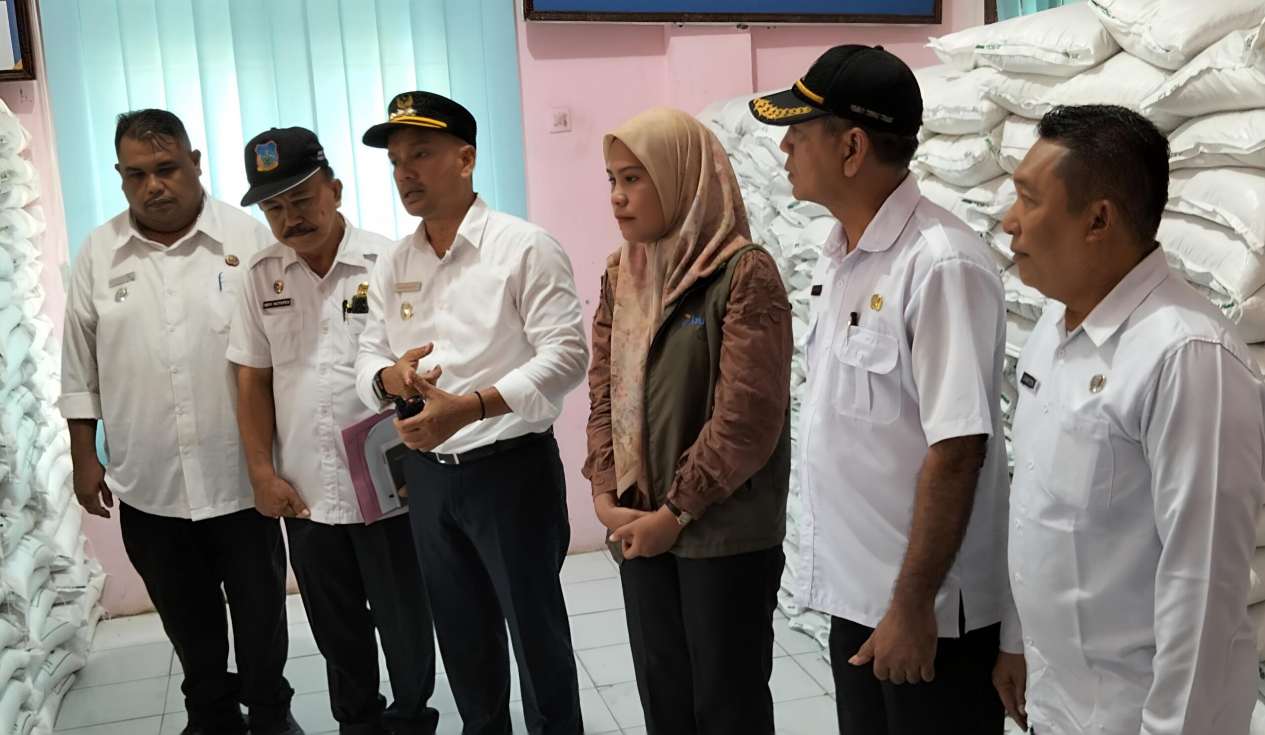 Wali Kota Tebing Tinggi Tinjau Penyaluran Beras Di Kelurahan Mekar Sentosa, Pastikan Bantuan Tepat Sasaran  - IMG 20260828 080956 scaled
