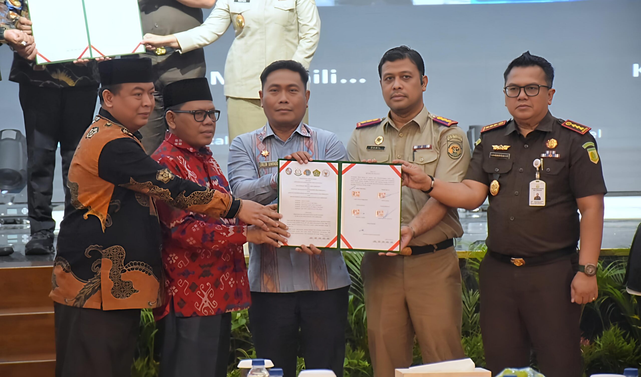 Wabup Deli Serdang Tandatangani Nota Kesepahaman Percepatan Pendaftaran Tanah Wakaf - IMG 20260828 164257 scaled