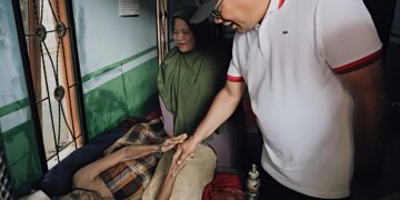 Asri Ludin Datang Ibu Kartini Dibawa Ke RSUD Haji Amri Tambunan, Siti Fatimah Terharu