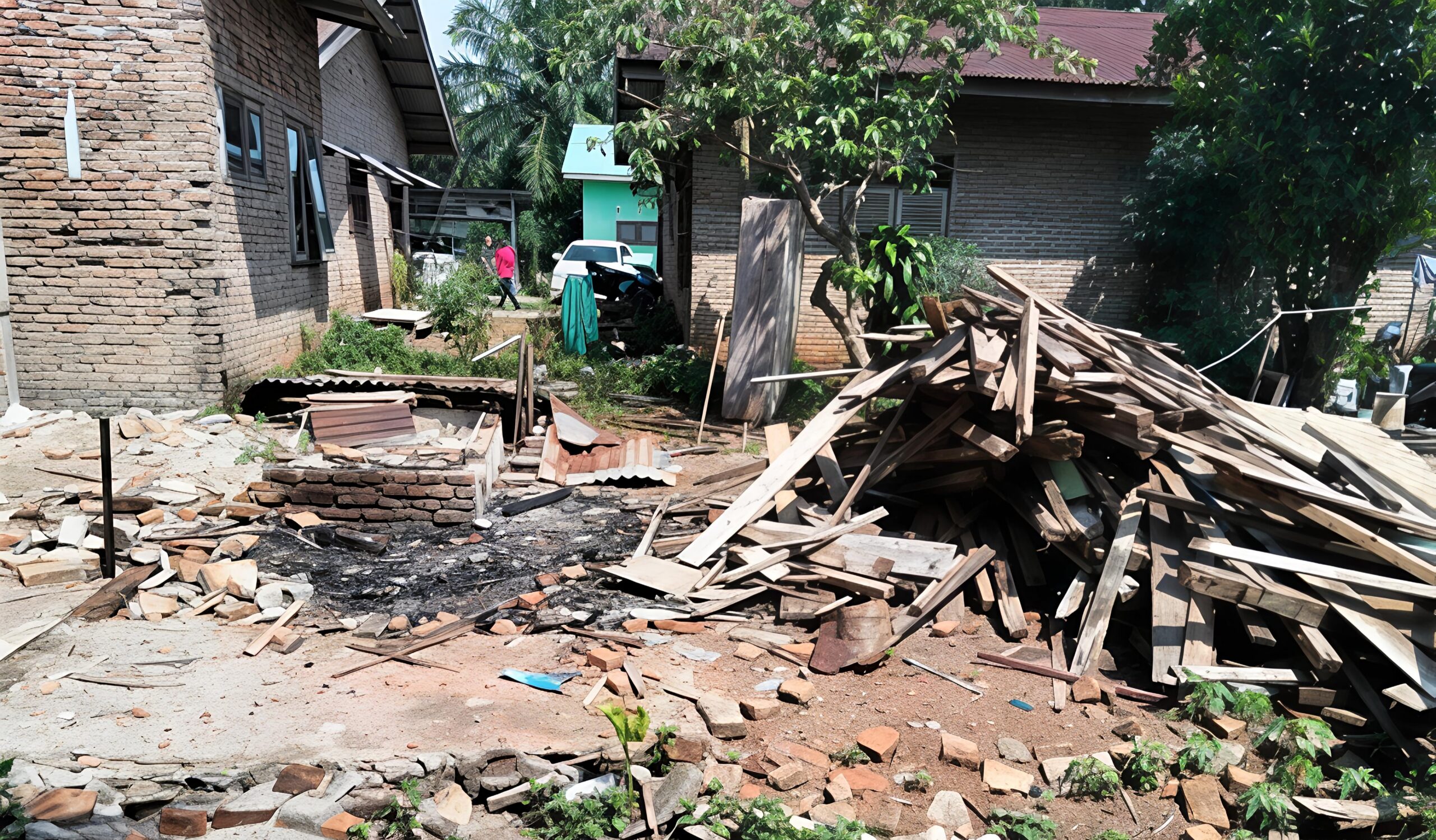 Hadiri Gebyar Akbar Desa Buntu Bedimbar, Bupati Asri Ludin Ajak Warga Ramaikan Jalan Santai - IMG 20260831 072003 scaled