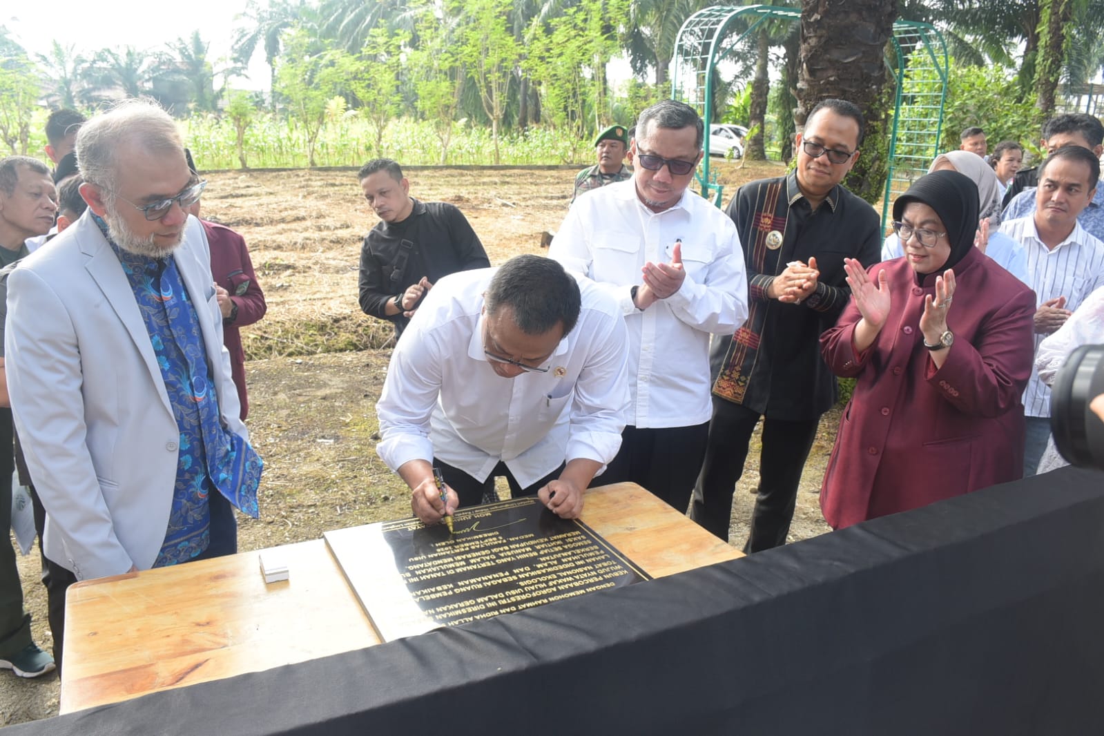 Gerakan Penanaman Pohon Jati Merah Di Kebun Percobaan Agroforestri FP UISU Medan 5 Gerakan Penanaman Pohon Jati Merah Di Kebun Percobaan Agroforestri FP UISU Medan - IMG 20260906 WA0001