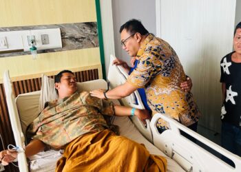 Asri Ludin Kunjungi ASN Dishub Deli Serdang Di RSUP Adam Malik Akibat Kecelakaan Kerja 9 Asri Ludin Kunjungi ASN Dishub Deli Serdang Di RSUP Adam Malik Akibat Kecelakaan Kerja