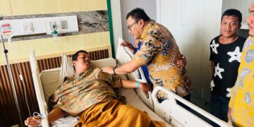 Asri Ludin Kunjungi ASN Dishub Deli Serdang Di RSUP Adam Malik Akibat Kecelakaan Kerja 13 Asri Ludin Kunjungi ASN Dishub Deli Serdang Di RSUP Adam Malik Akibat Kecelakaan Kerja