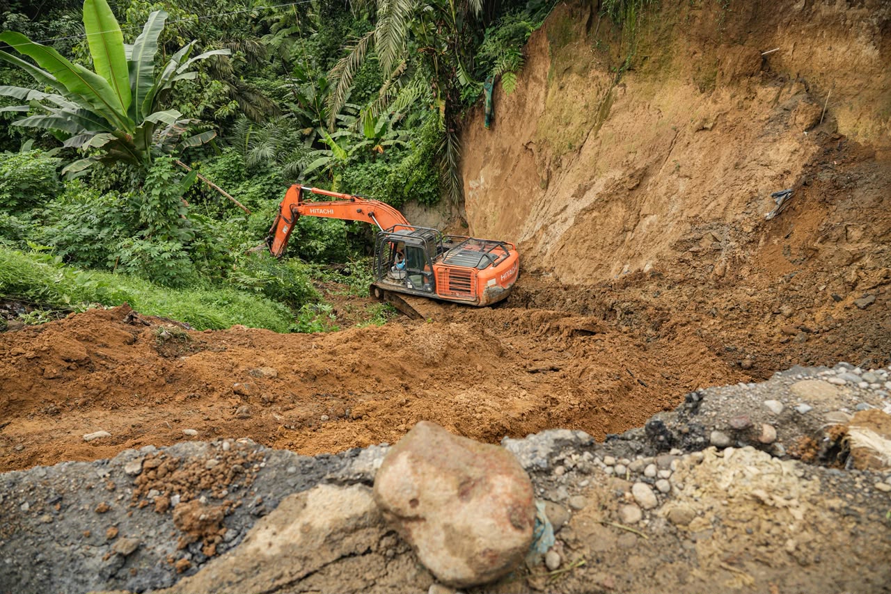 Jalan Provinsi Kawasan Tiga Juhar Longsor, Pemkab Deli Serdang Siapkan Jalan Alternatif Bantu Warga 6 Jalan Provinsi Kawasan Tiga Juhar Longsor, Pemkab Deli Serdang Siapkan Jalan Alternatif Bantu Warga - IMG 20260912 WA0007