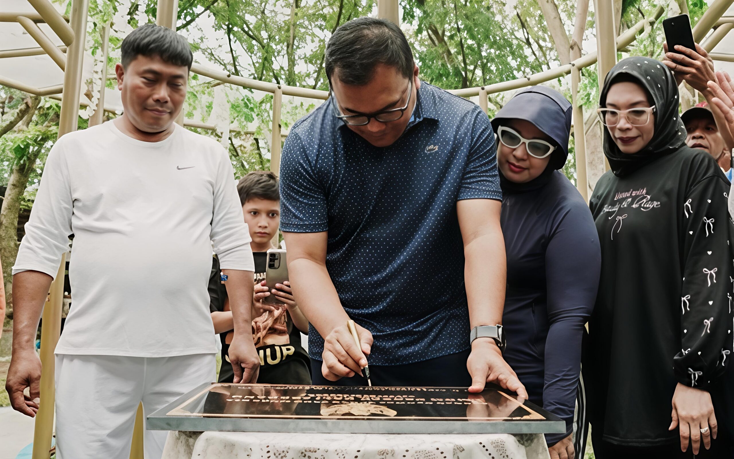 Bupati Asri Ludin Bangkitkan Kehidupan Pelaku UMKM, Dari Tenda Kecil Ke Tempat Istimewa 4 Bupati Asri Ludin Bangkitkan Kehidupan Pelaku UMKM, Dari Tenda Kecil Ke Tempat Istimewa - IMG 20260907 083904 scaled