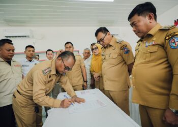Bupati Deli Serdang Saksikan Penandatanganan MoU Penyediaan Bahan Pangan Antara SPPG Dan KDMP Beringin 9 Bupati Deli Serdang Saksikan Penandatanganan MoU Penyediaan Bahan Pangan Antara SPPG Dan KDMP Beringin