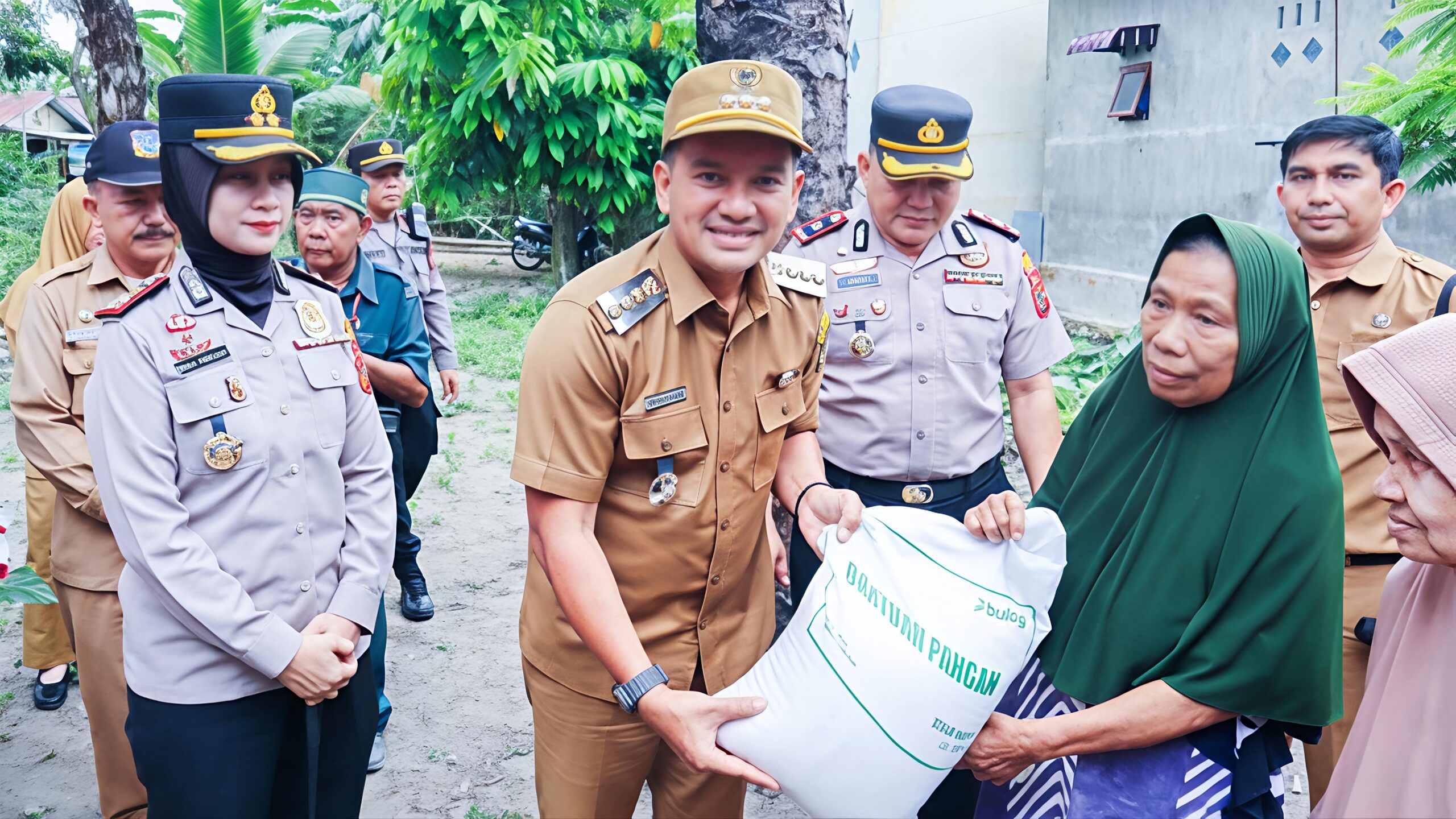 Resmikan Jembatan Merah Putih, Wali Kota dan Kapolres Tebing Tinggi Beri Kemudahan Warga Mandailing 6 Resmikan Jembatan Merah Putih, Wali Kota dan Kapolres Tebing Tinggi Beri Kemudahan Warga Mandailing - IMG 20260908 120026 scaled