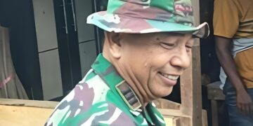 Danramil 03/Talu Kerahkan Personel Bantu Penanganan Banjir Bandang Di Kampung Parit Dua Koto, Pencarian Korban Hanyut Terus Dilakukan