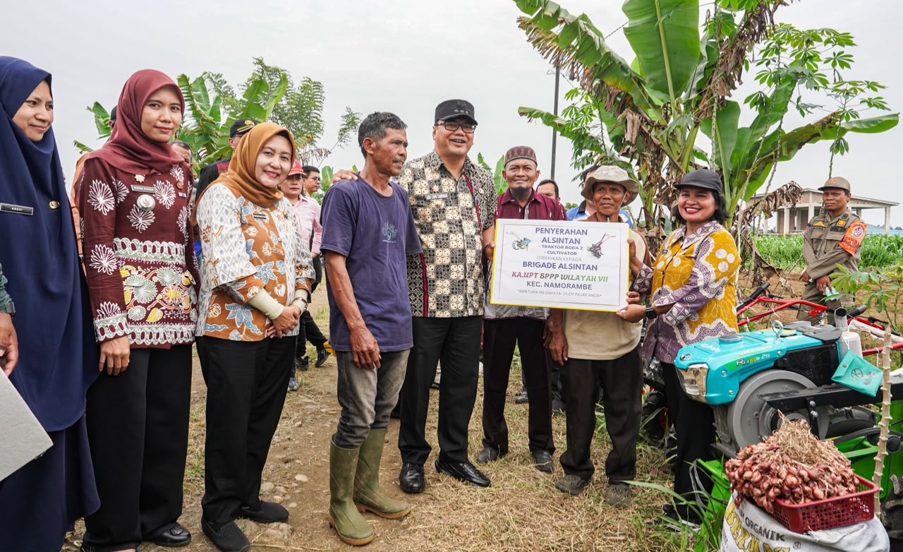 Namorambe Dikembangkan Sebagai Sentra Budidaya Bawang Merah, Bupati Deli Serdang Lakukan Tanam Perdana  - IMG 20260926 090127