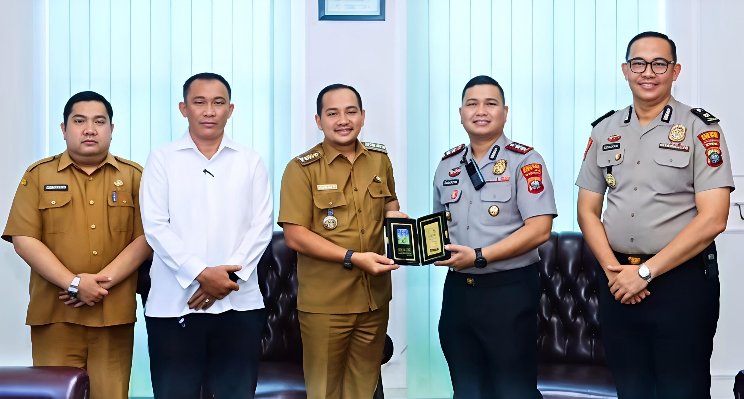 Wali Kota H. Iman Irdian Saragih Terima Kunjungan Kapolres Baru Tebing Tinggi AKBP Hotmartua Ambarita 5 Wali Kota H. Iman Irdian Saragih Terima Kunjungan Kapolres Baru Tebing Tinggi AKBP Hotmartua Ambarita - IMG 20260929 105536 scaled