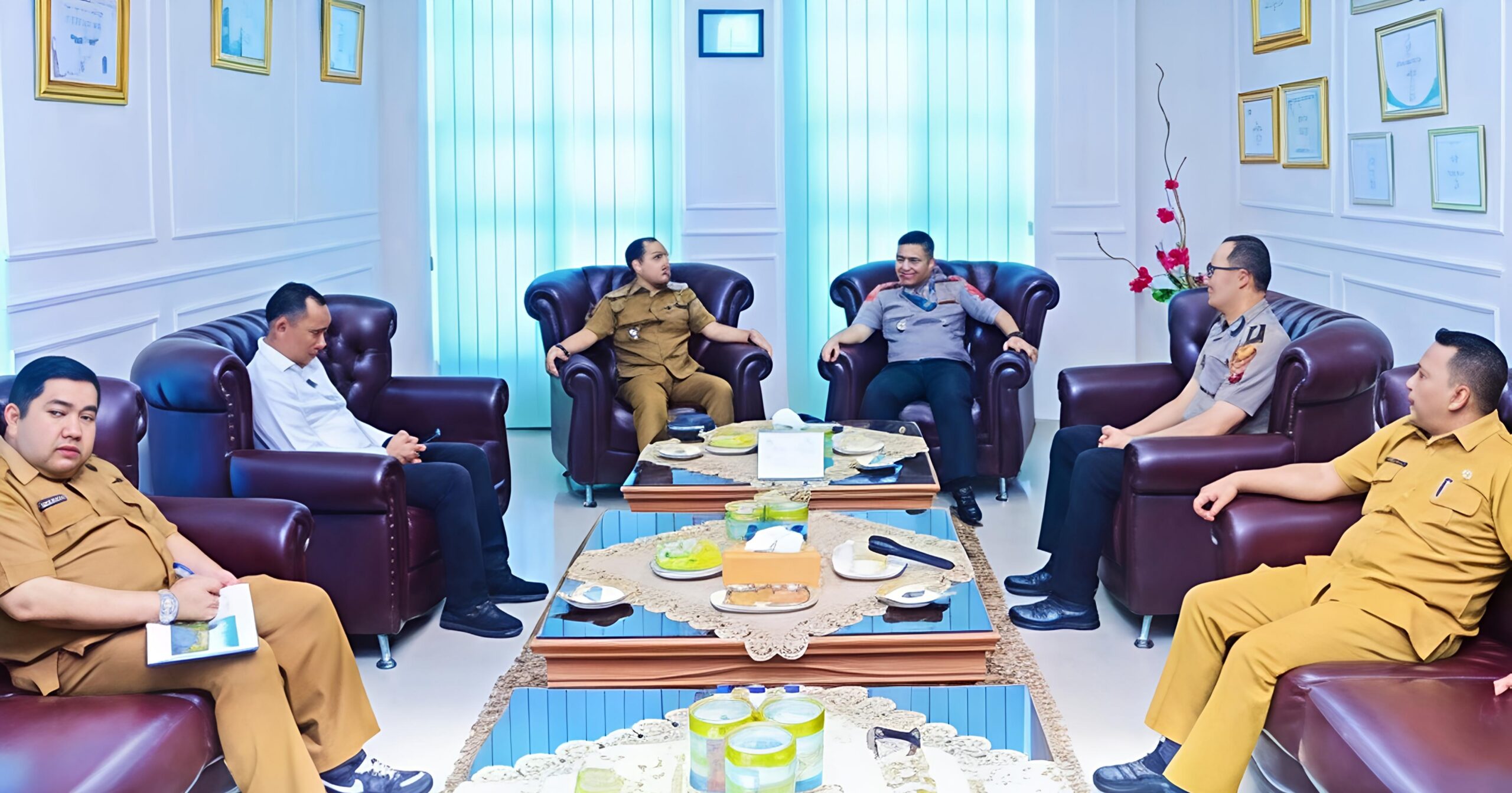 Wali Kota H. Iman Irdian Saragih Terima Kunjungan Kapolres Baru Tebing Tinggi AKBP Hotmartua Ambarita 4 Wali Kota H. Iman Irdian Saragih Terima Kunjungan Kapolres Baru Tebing Tinggi AKBP Hotmartua Ambarita - IMG 20260929 105602 scaled