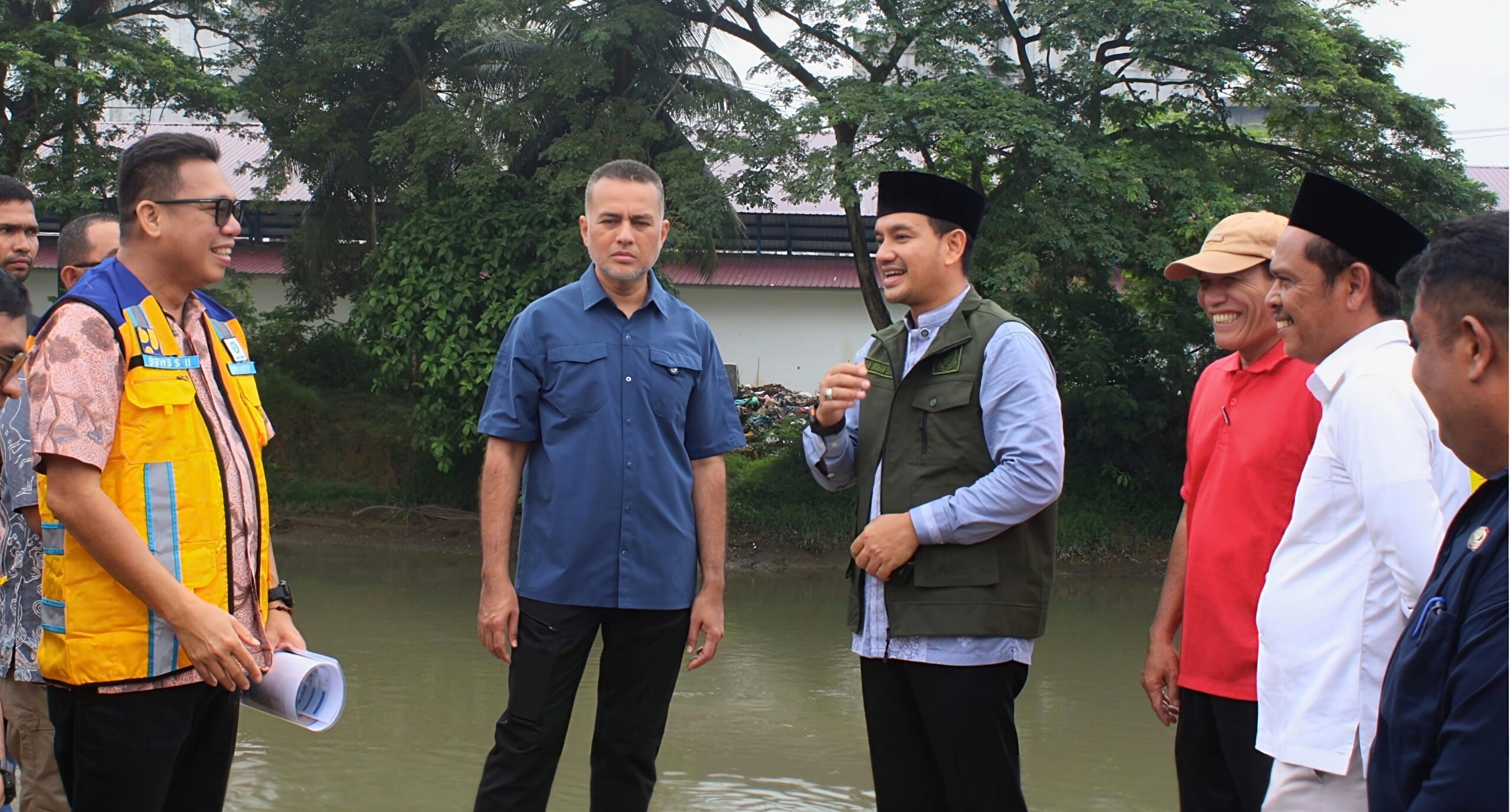 Anggota DPR RI Musa Rajekshah Tinjau Pekerjaan Tanggul Penahan Banjir Jalan Anturmangan Kota Tebing Tinggi, Wali Kota Iman Irdian Sampaikan Terimakasih  - IMG 20261002 173418 scaled
