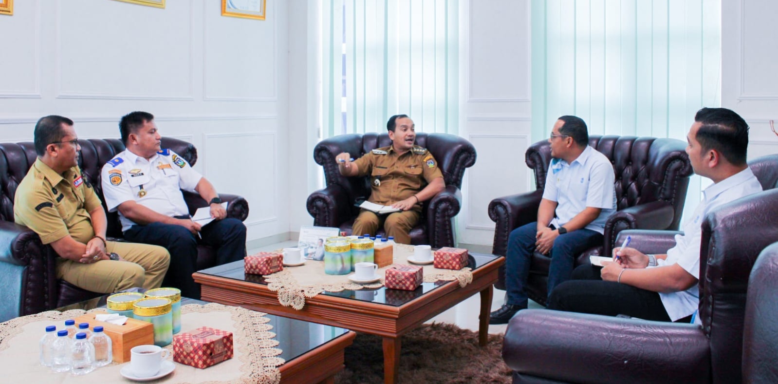 Wali Kota Tebing Tinggi Minta PLN Segera Sambungkan Arus Listrik Kolam Renang Dan Pasang Tiang Lampu Jalan Di Area Gang Pemukiman Warga - IMG 20261014 211828