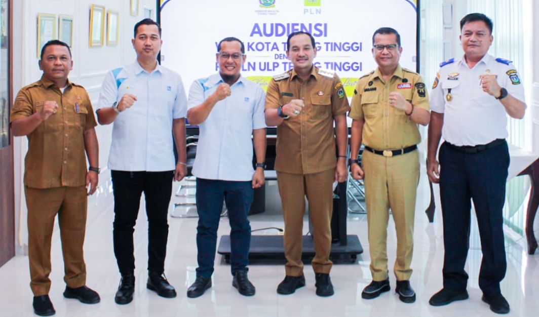 Wali Kota Tebing Tinggi Minta PLN Segera Sambungkan Arus Listrik Kolam Renang Dan Pasang Tiang Lampu Jalan Di Area Gang Pemukiman Warga - IMG 20261014 211921