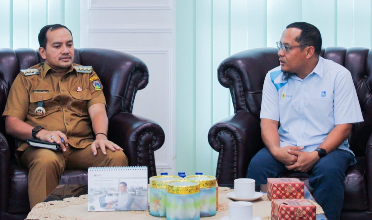 Wali Kota Tebing Tinggi Minta PLN Segera Sambungkan Arus Listrik Kolam Renang Dan Pasang Tiang Lampu Jalan Di Area Gang Pemukiman Warga - IMG 20261014 212004