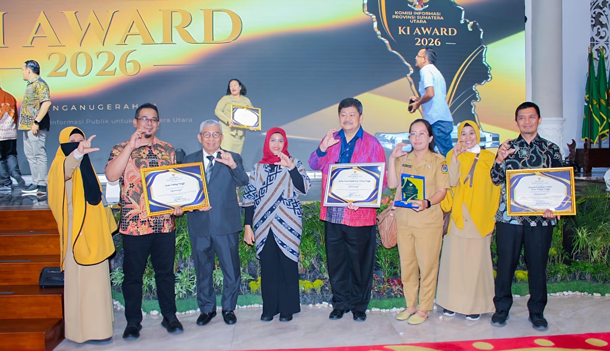 Pemko Tebing Tinggi Raih Predikat Informatif KI Sumut Award 2026 - IMG 20261021 165431 scaled