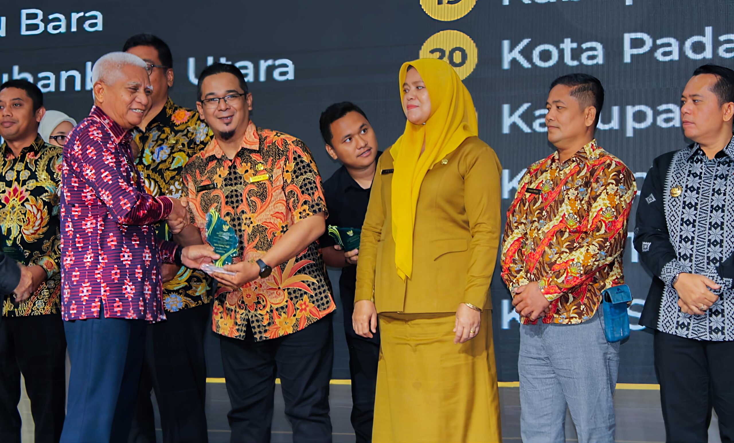 Pemko Tebing Tinggi Raih Predikat Informatif KI Sumut Award 2026 - IMG 20261021 165623 scaled